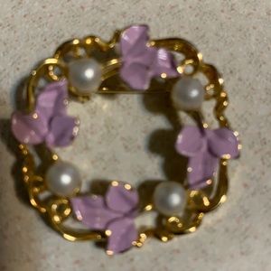 Gerrys round faux pearl purple leaf pin (47)